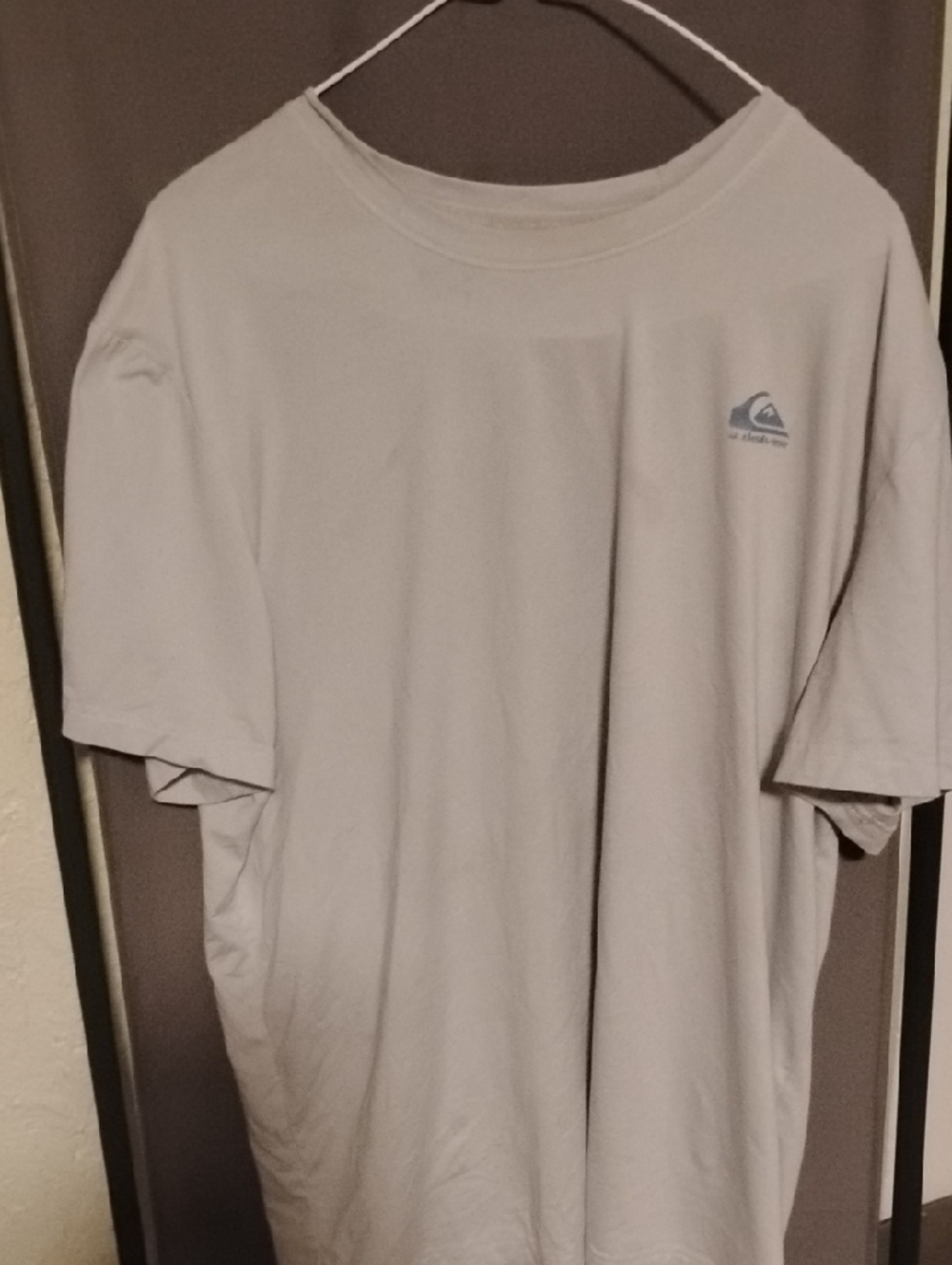 Quiksilver faded White Short Sleeve Crew Tee with Subtle Logo